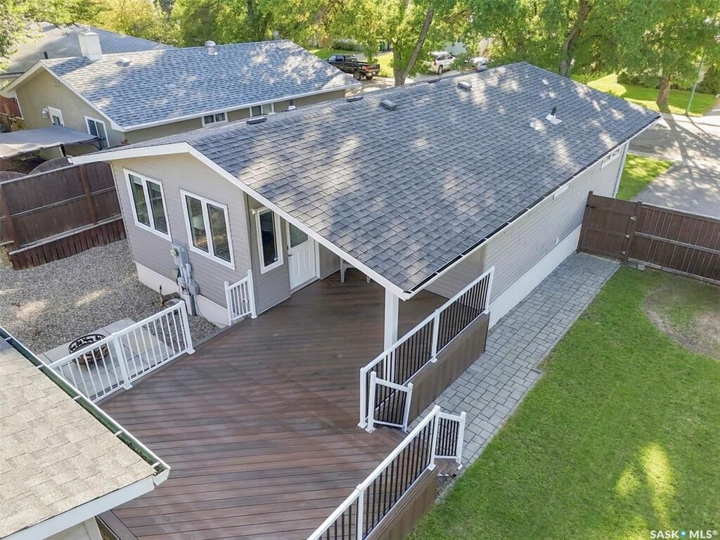 Property Photo:  134 Ross Crescent  SK S7L 4B3 
