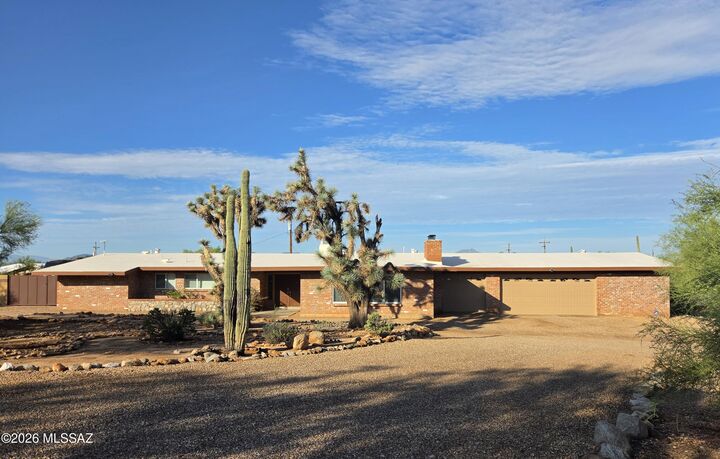 Property Photo: 6615 N Camino De La Karina AZ 85718