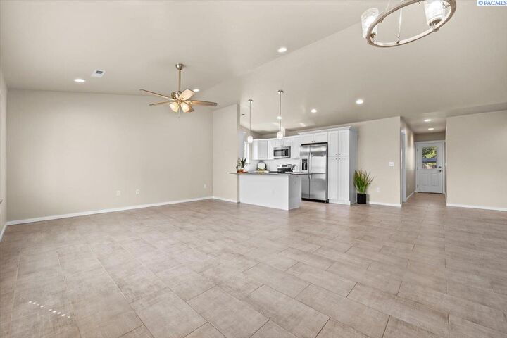 Property Photo: 729 E 14th Ave WA 99337