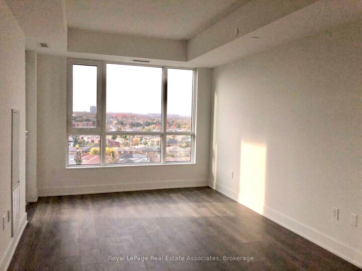 Property Photo:  202 Burnhamthorpe Road E 1004  ON L5A 4L4 
