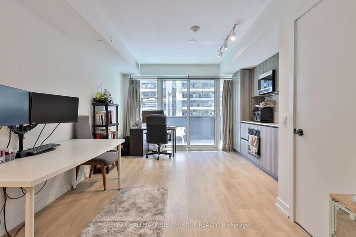 Property Photo:  127 Broadway Avenue 302  ON M4P 1V4 