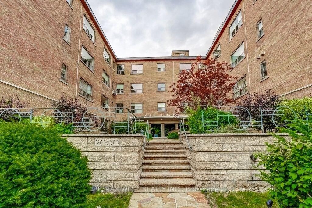 Property Photo:  2000 Bloor Street W 203  ON M6P 3L2 