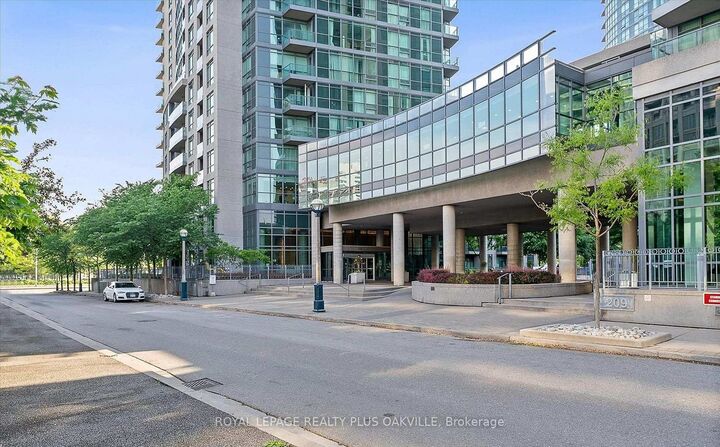 Property Photo:  215 Fort York Boulevard 2807  ON M5V 4A2 