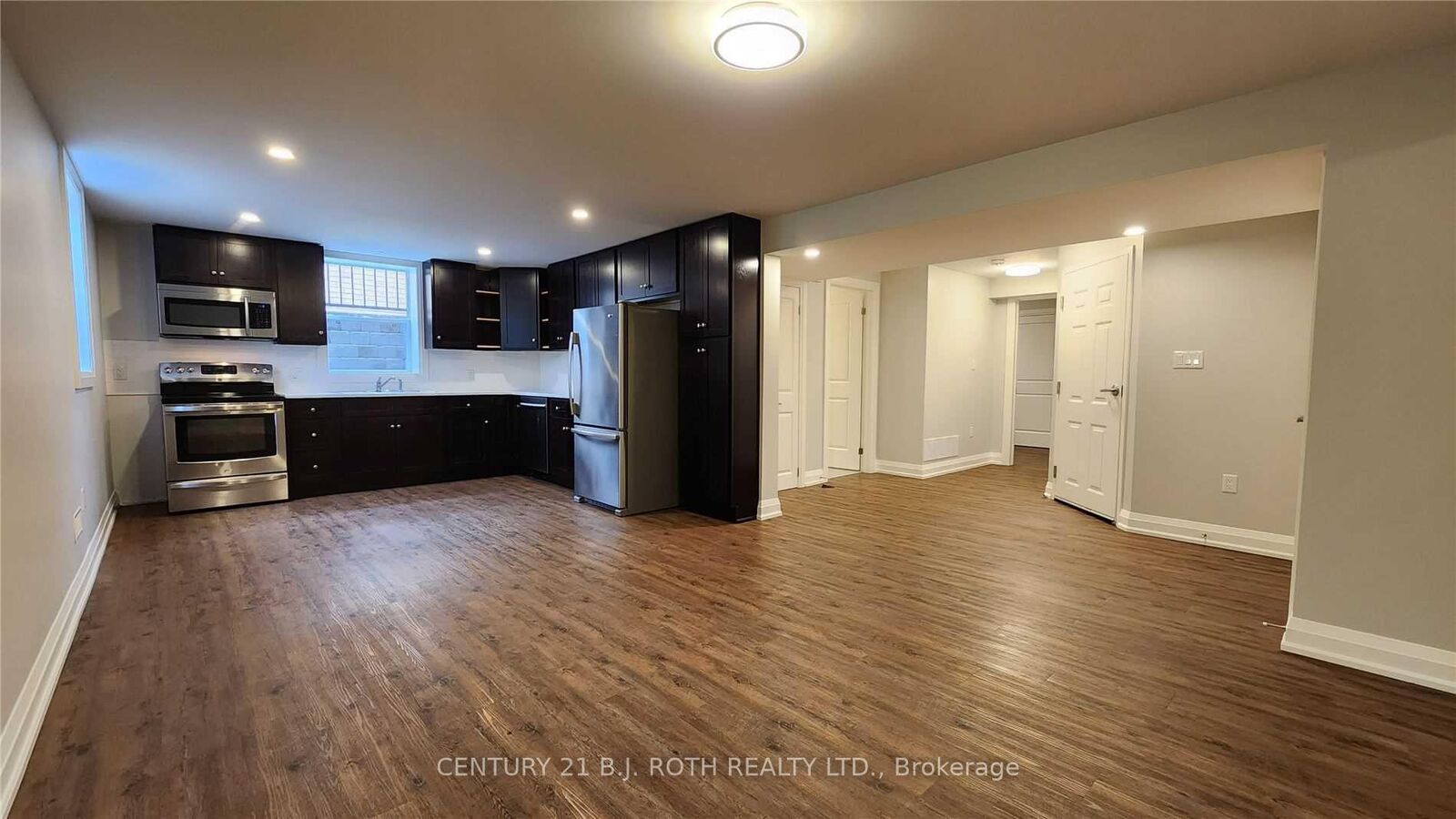 Property Photo:  300 Cundles Road W Lower  ON L4N 7C9 