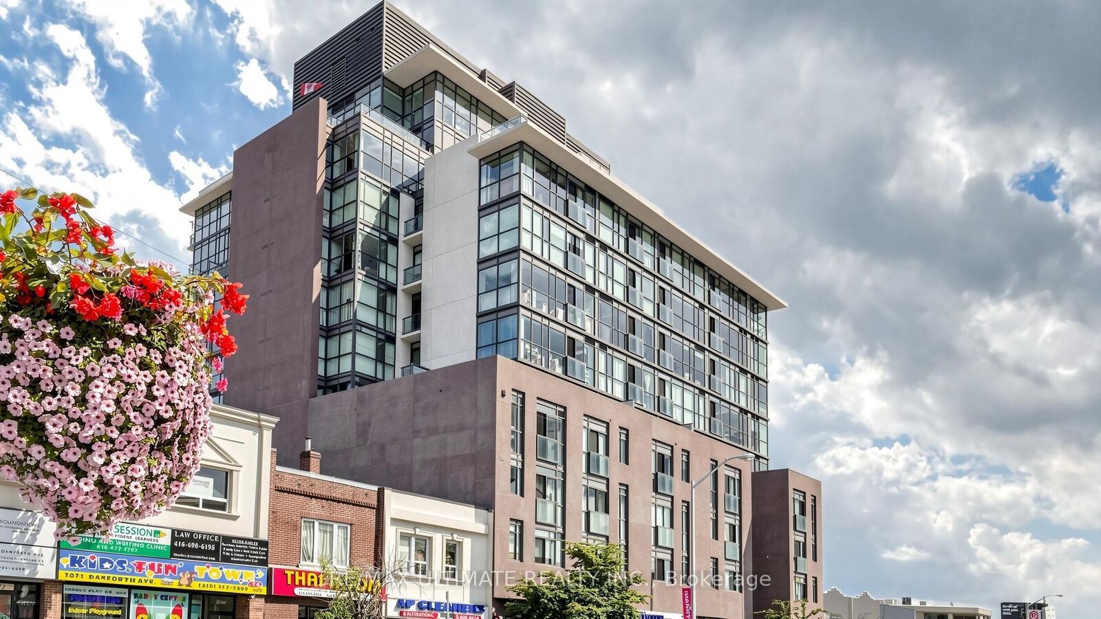 Property Photo:  2055 Danforth Avenue 404  ON M4C 1J8 