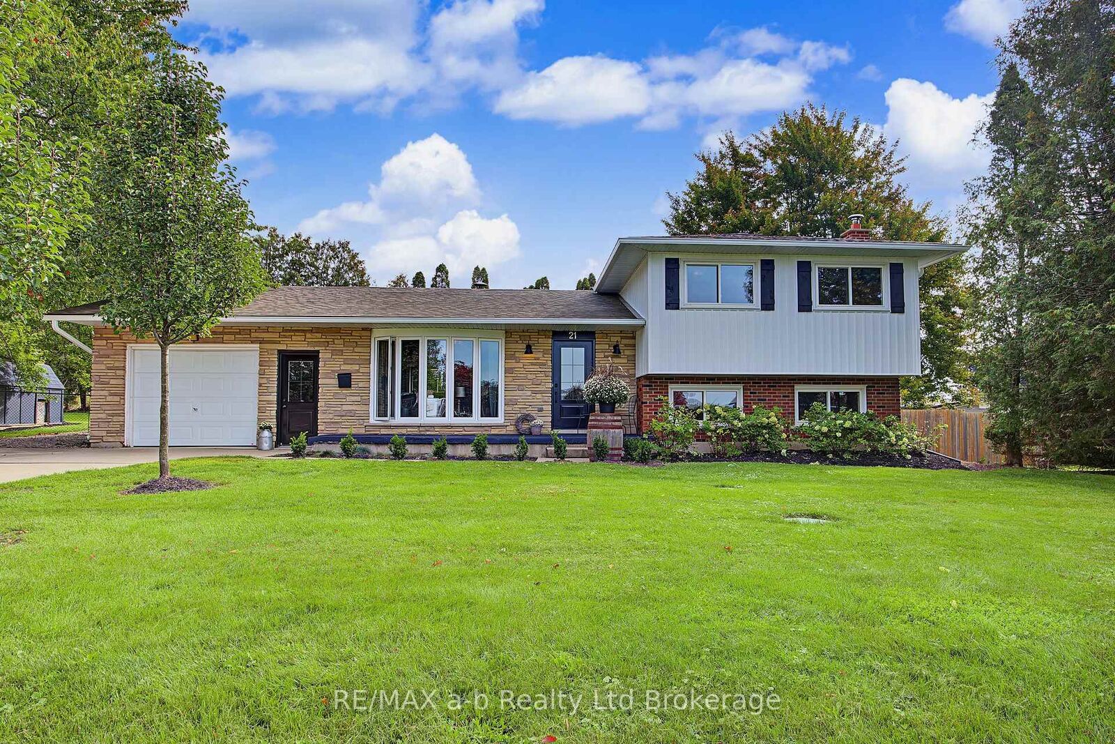 Property Photo:  21 Peggy Avenue  ON N0J 1N0 
