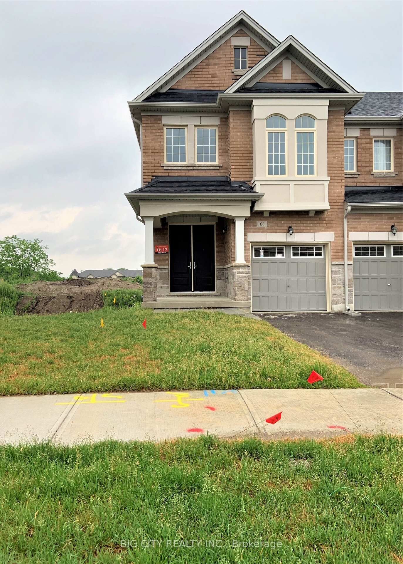 Property Photo:  68 Drizzel Crescent  ON L4E 1G8 