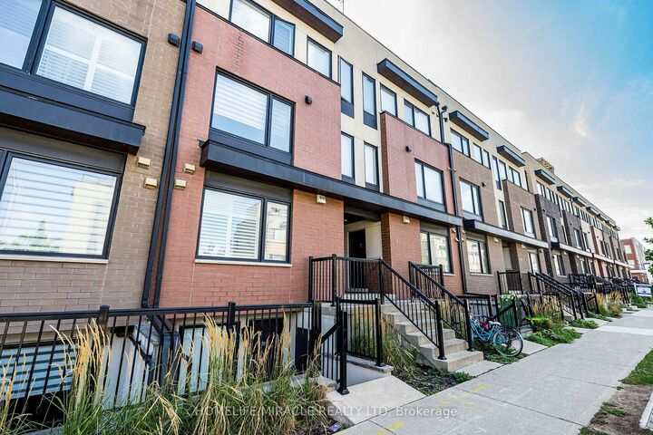 Property Photo:  161 William Duncan Road 8  ON M3K 0B9 