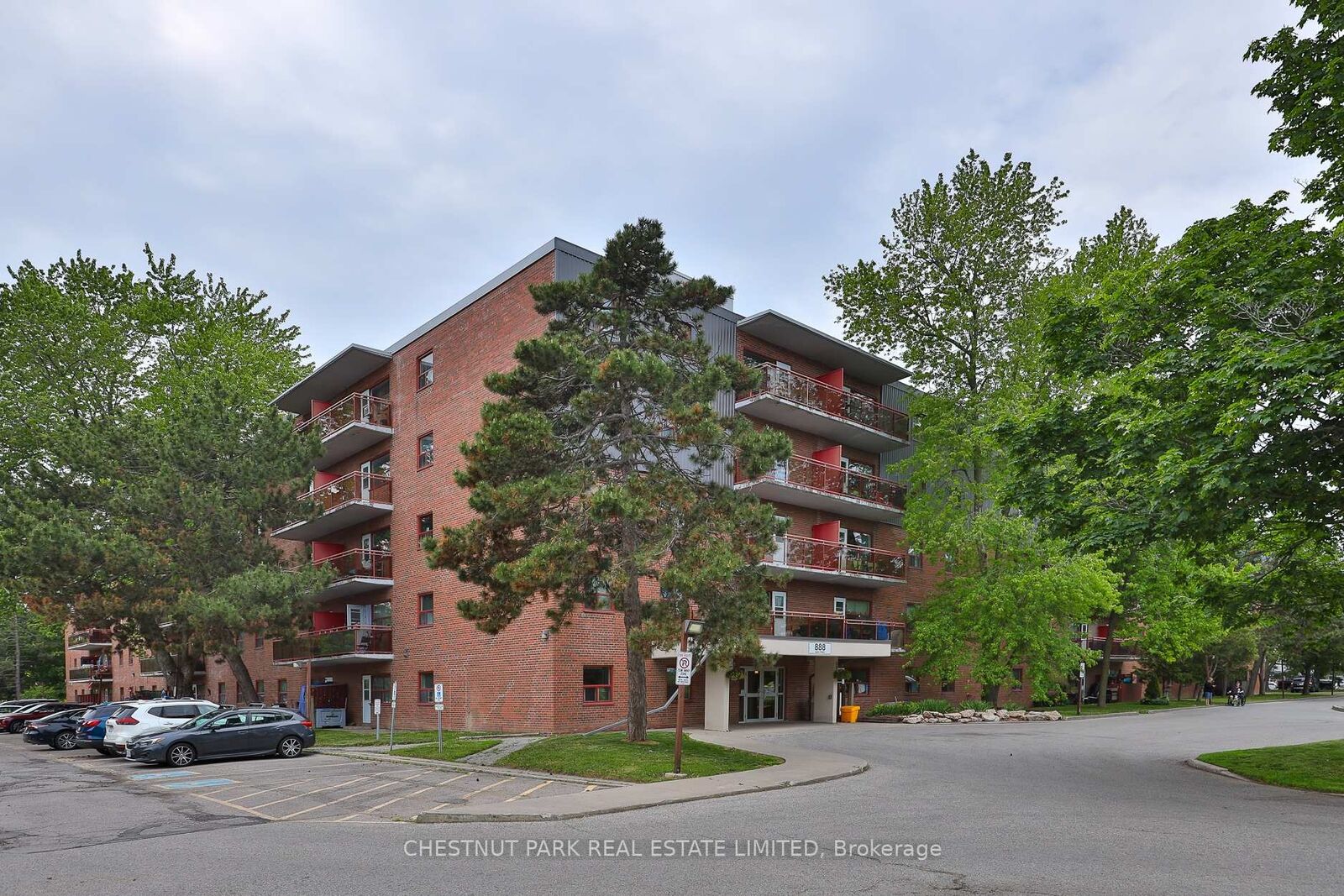 Property Photo:  888 Glen Street 425  ON L1J 5Z4 
