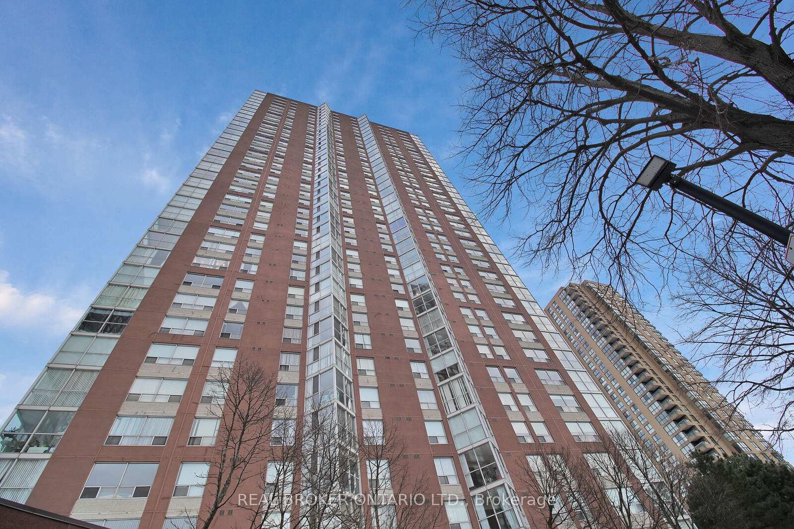 Property Photo:  5 Concorde Place 3301  ON M3C 3M8 