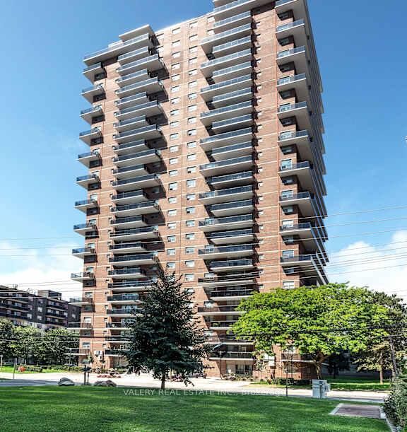 Property Photo:  70 Park Street E 906  ON L5G 1M5 