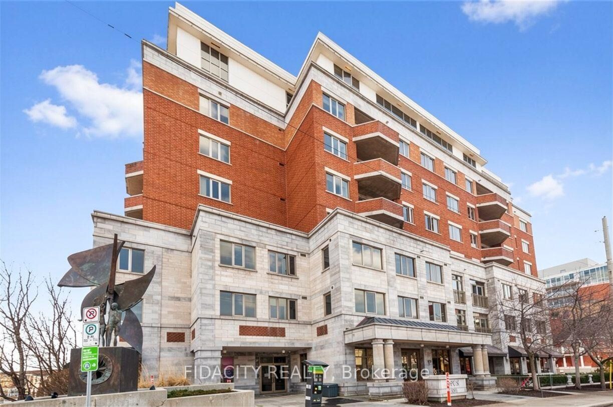 Property Photo:  320 McLeod Street 302  ON K2P 1A3 