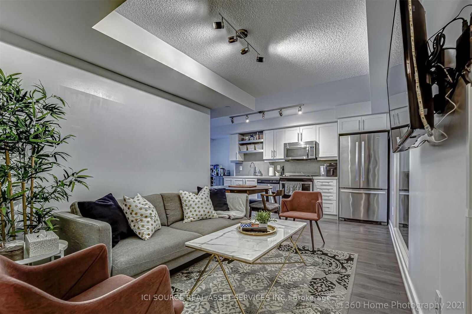 Property Photo:  525 Adelaide Street W 1020  ON M5V 0N7 