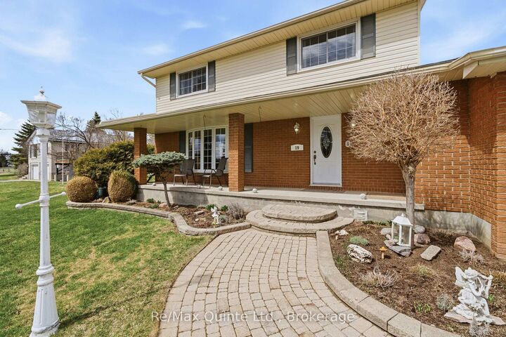 Property Photo:  19 Country Club Drive  ON K8R 1B4 