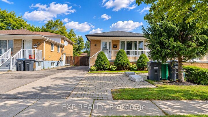 Property Photo:  3425 Laddie Crescent  ON L4T 1N2 