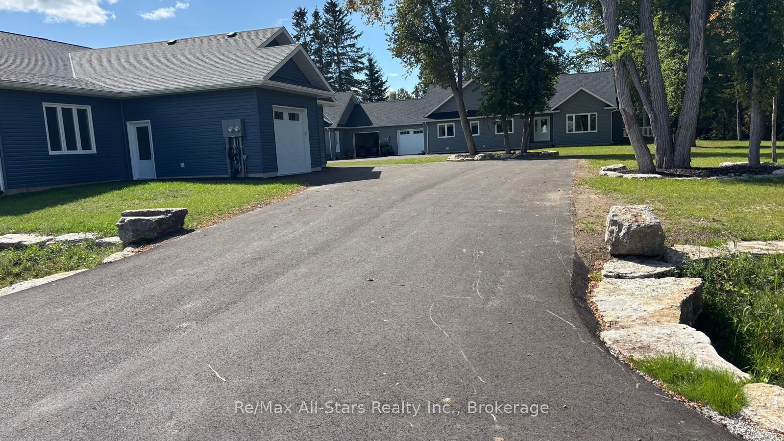 Property Photo:  195 Front Street W B  ON K0M 1A0 