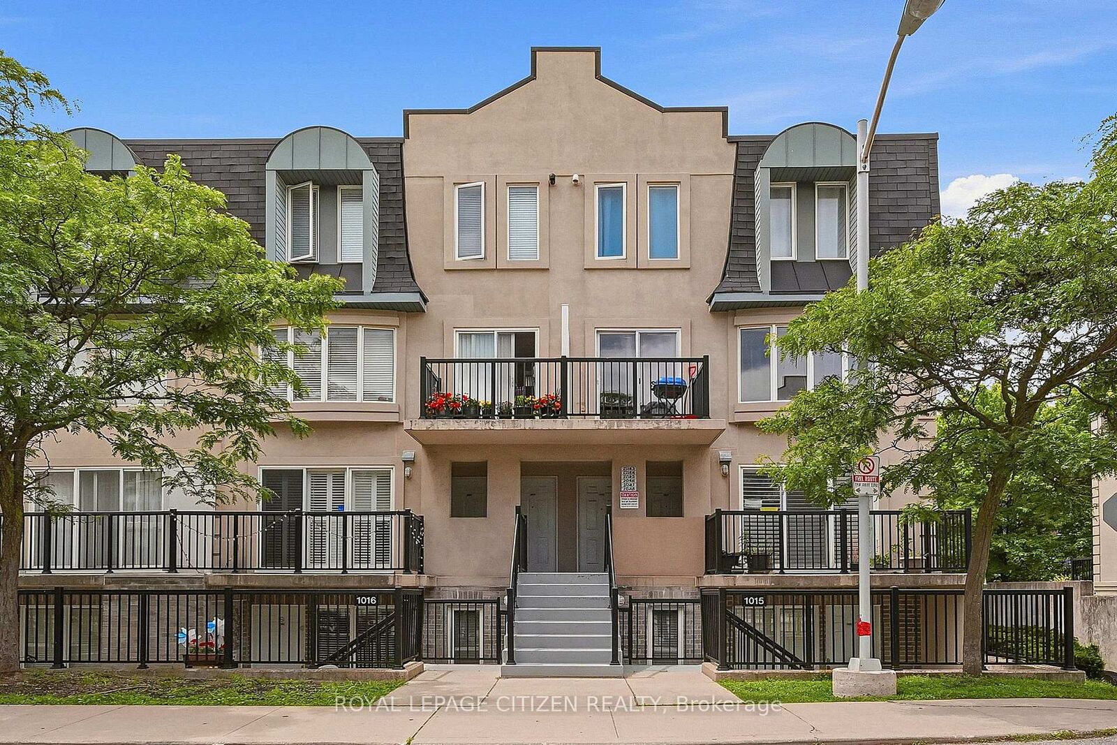 Property Photo:  75 George Appleton Way 2048  ON M3M 0A2 
