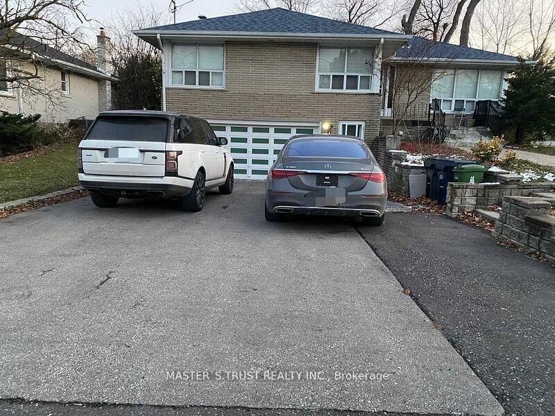 Property Photo:  1 Winlock Park Bsmt  ON M2M 1Z1 
