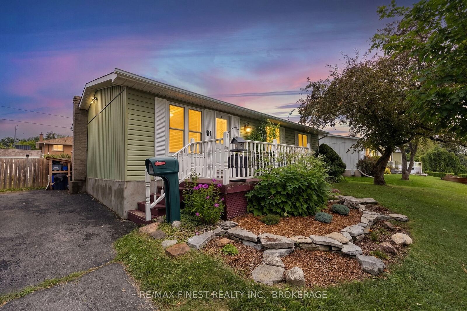 Property Photo:  91 Cambridge Crescent  ON K7N 1R4 