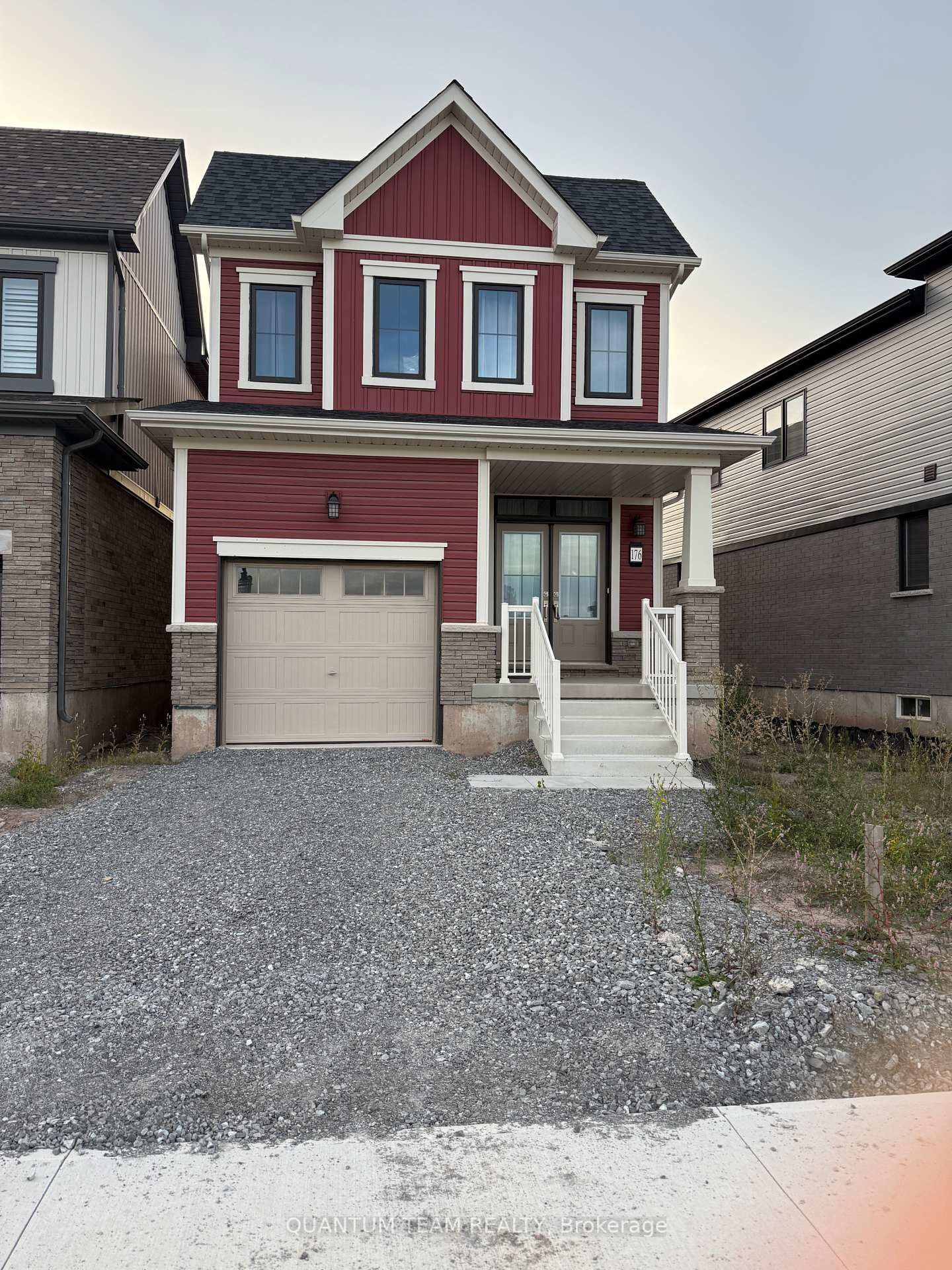 Property Photo:  176 Westbridge Avenue  ON L3B 0P4 