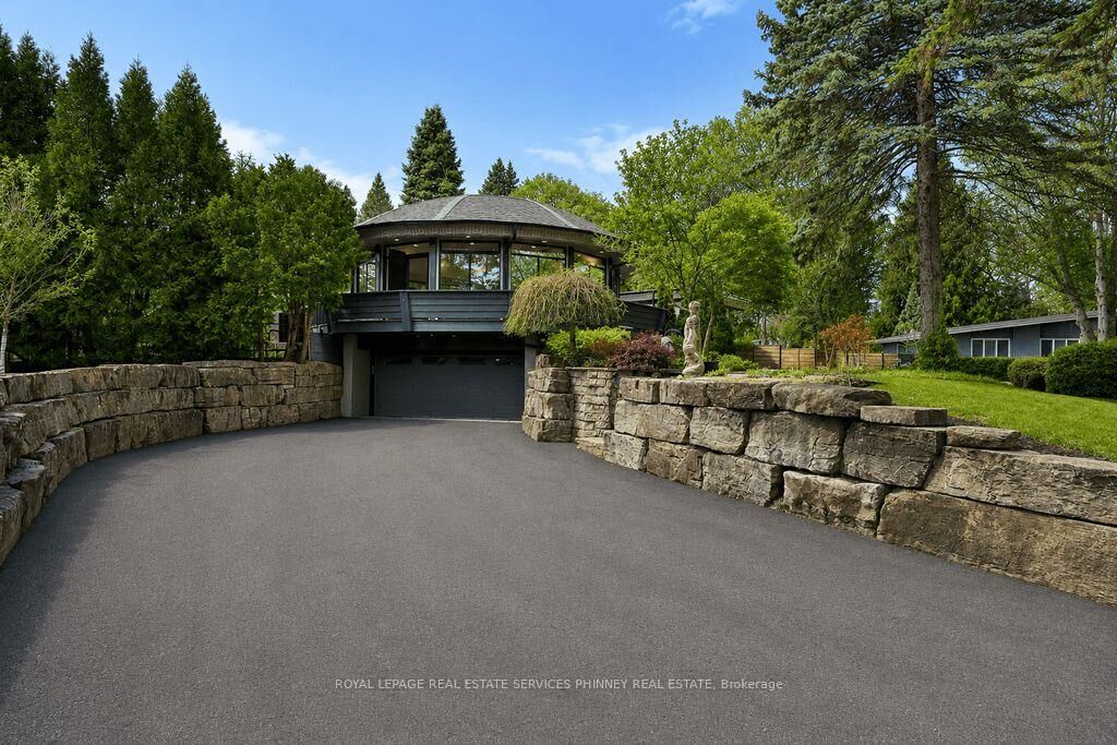 Property Photo: 1352 Nocturne Court ON L5H 2L8