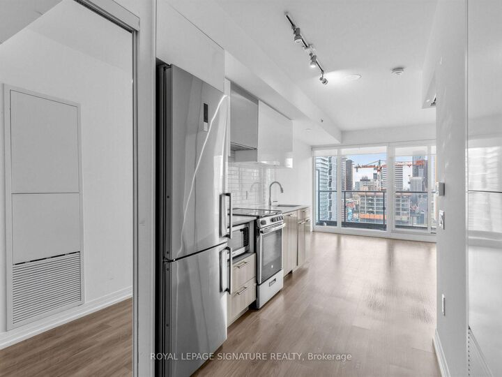 Property Photo:  251 Jarvis Street 2509  ON M5B 0C3 