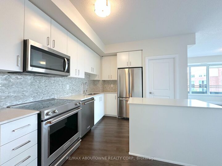 Property Photo:  2333 Taunton Road 421  ON L6H 0N5 
