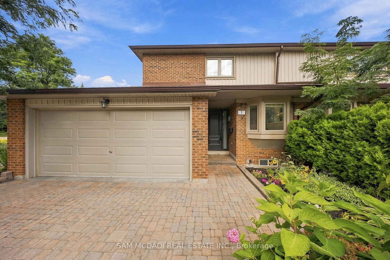 Property Photo:  1160 Walden Circle 1  ON L5J 4J9 