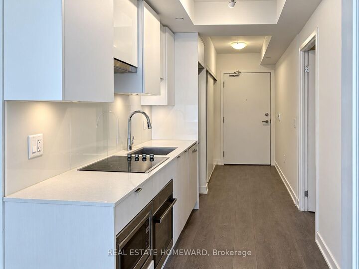 Property Photo: 99 Broadway Avenue 1405 ON M4P 0E3