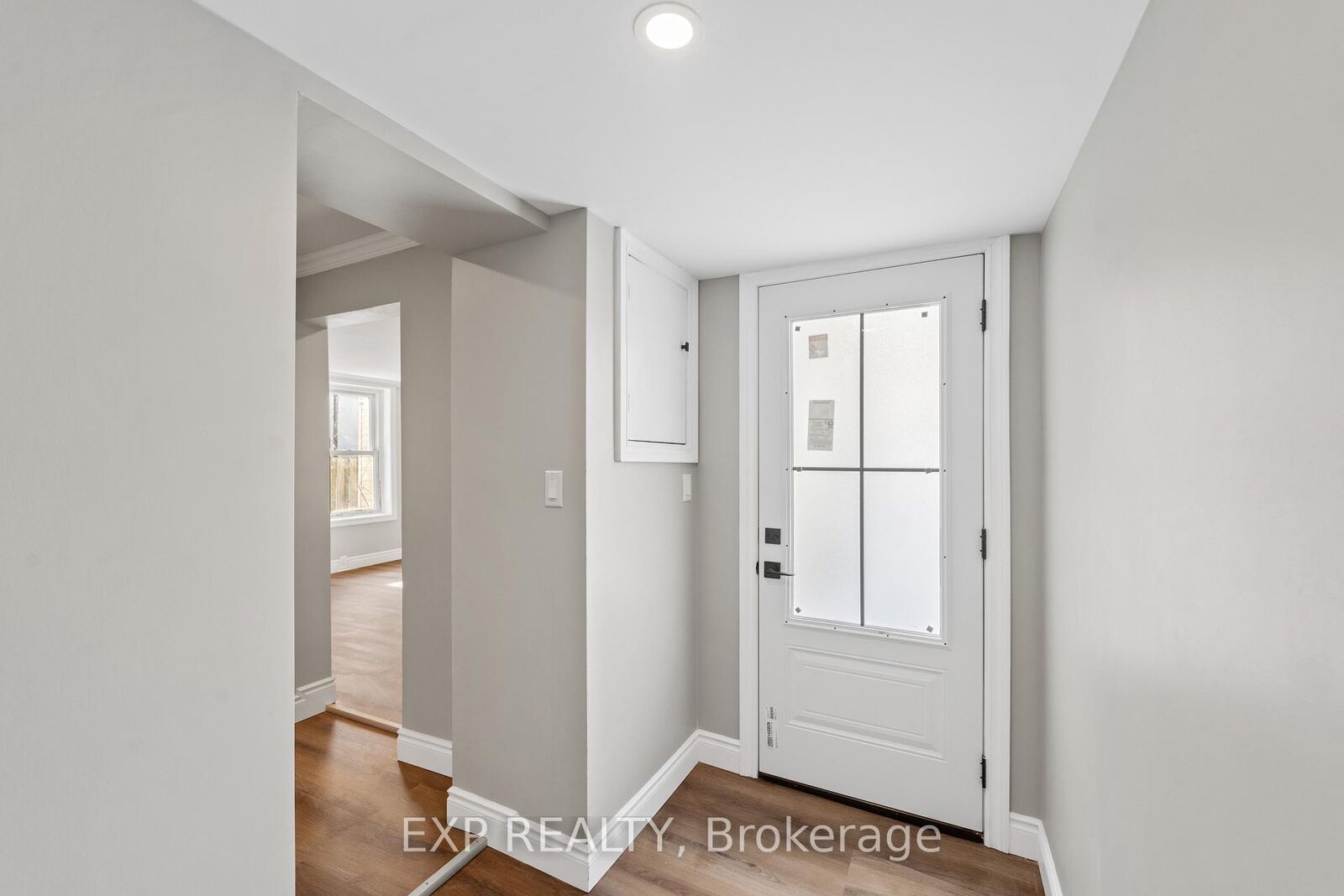 Property Photo:  81 St Charles Street Unit B  ON K8P 2W5 