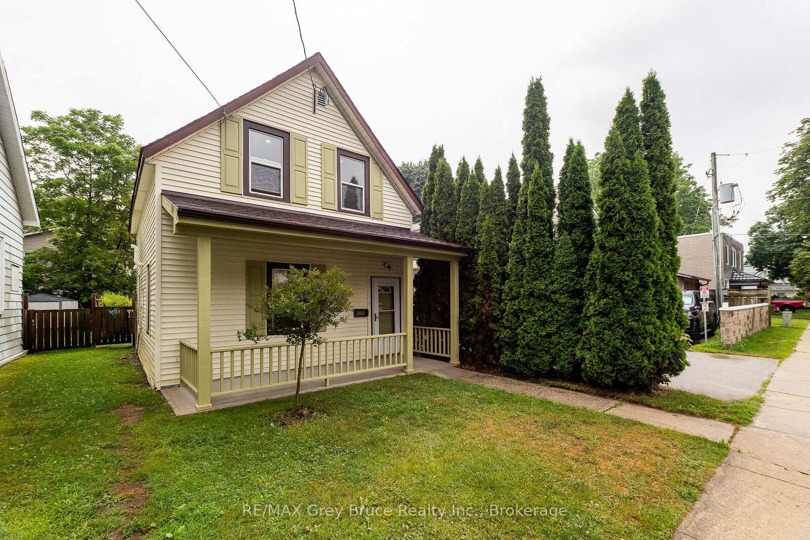 Property Photo:  1131 3rd Avenue W  ON N4K 4P9 