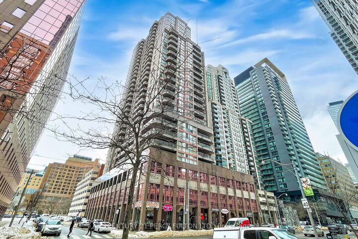 Property Photo:  736 Bay Street 703  ON M5G 2M4 