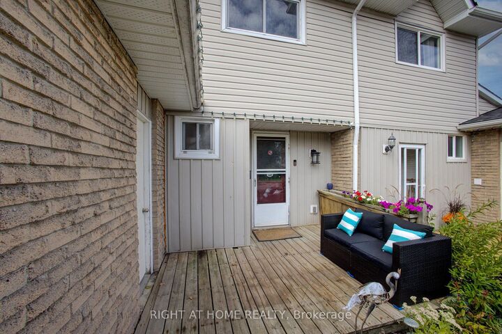 Property Photo:  32 Feltre Avenue  ON L9W 3P1 