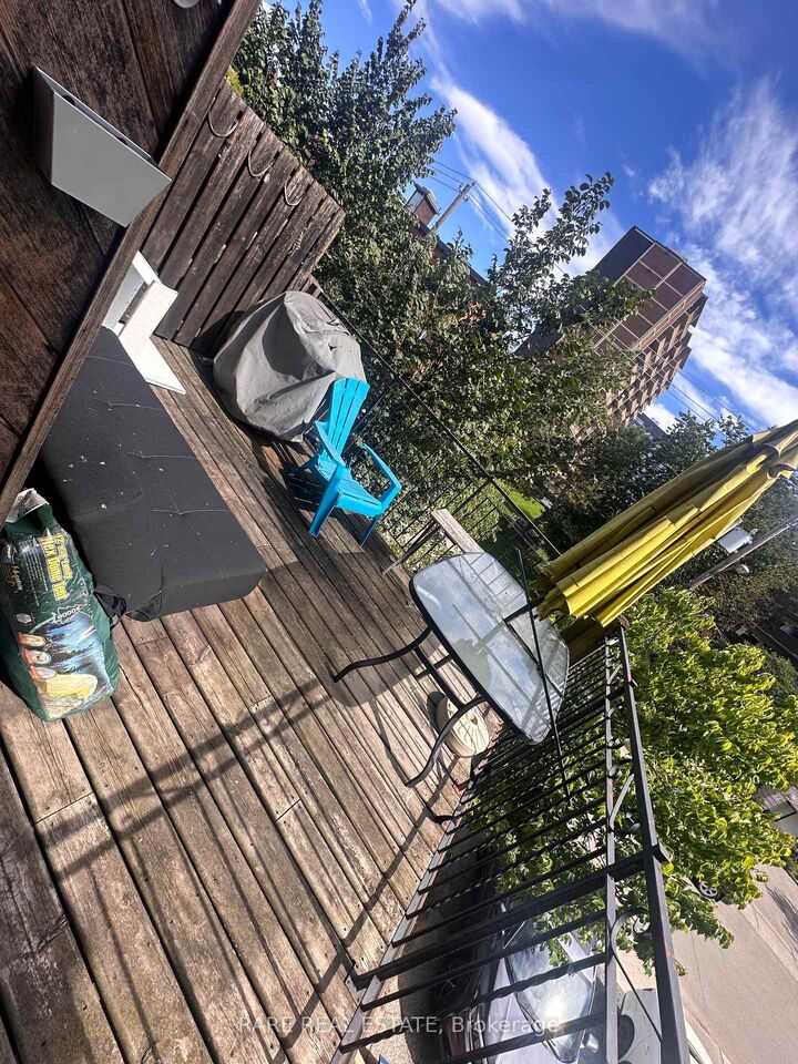 Property Photo:  120 Spencer Avenue 5  ON M6K 2J6 