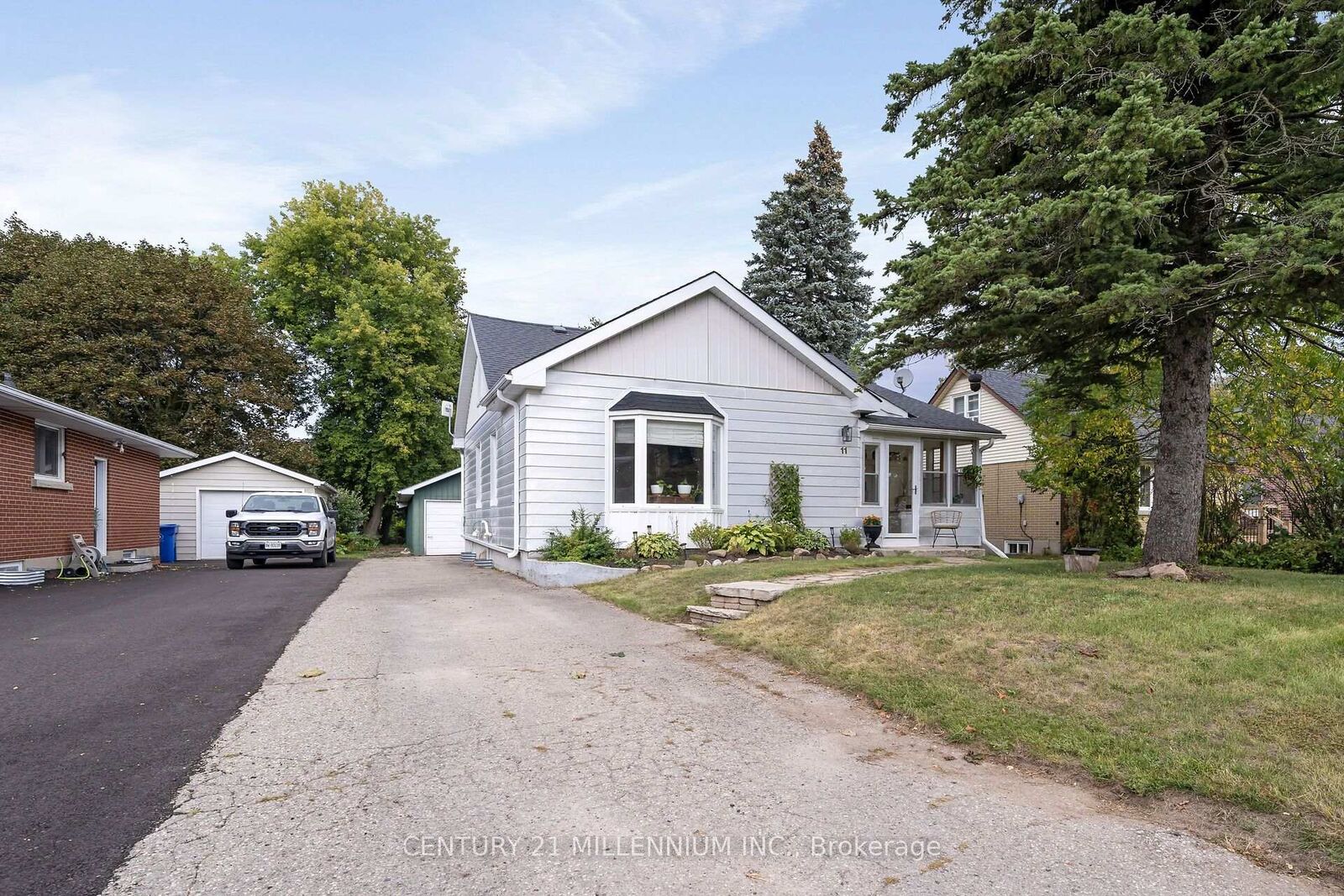Property Photo:  11 Dundas Street W  ON N0B 1T0 