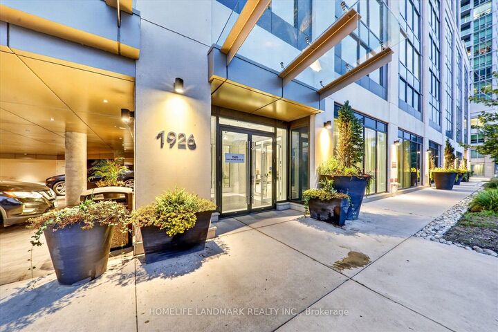 Property Photo:  1926 Lakeshore Boulevard W 2505  ON M6S 1A1 