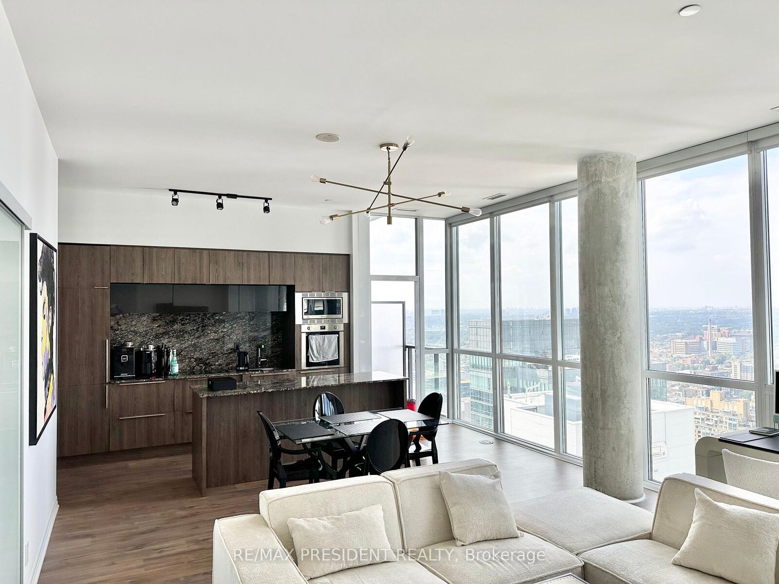 Property Photo:  88 Blue Jays Way Ph 1  ON M5V 0L7 