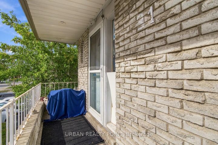 Property Photo: 31 Ivybridge Drive ON L6V 2X1