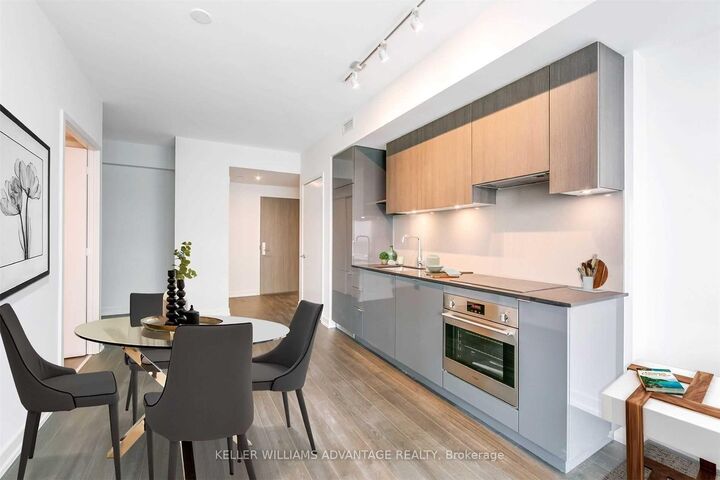 Property Photo:  161 Roehampton Avenue 3307  ON M4P 0C8 