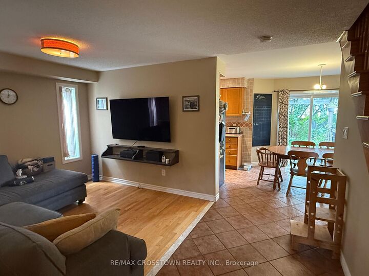 Property Photo:  22 Eaglestone Lane Upper  ON L4N 0H8 
