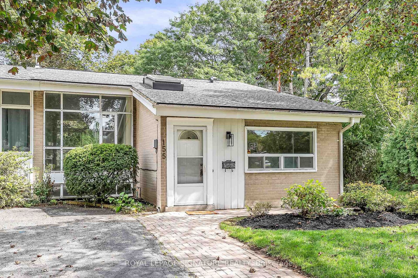 Property Photo:  155 Three Valleys Drive  ON M3A 3C1 