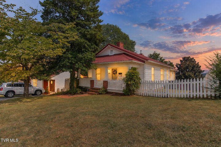 Property Photo: 107 Peachtree Street TN 37604