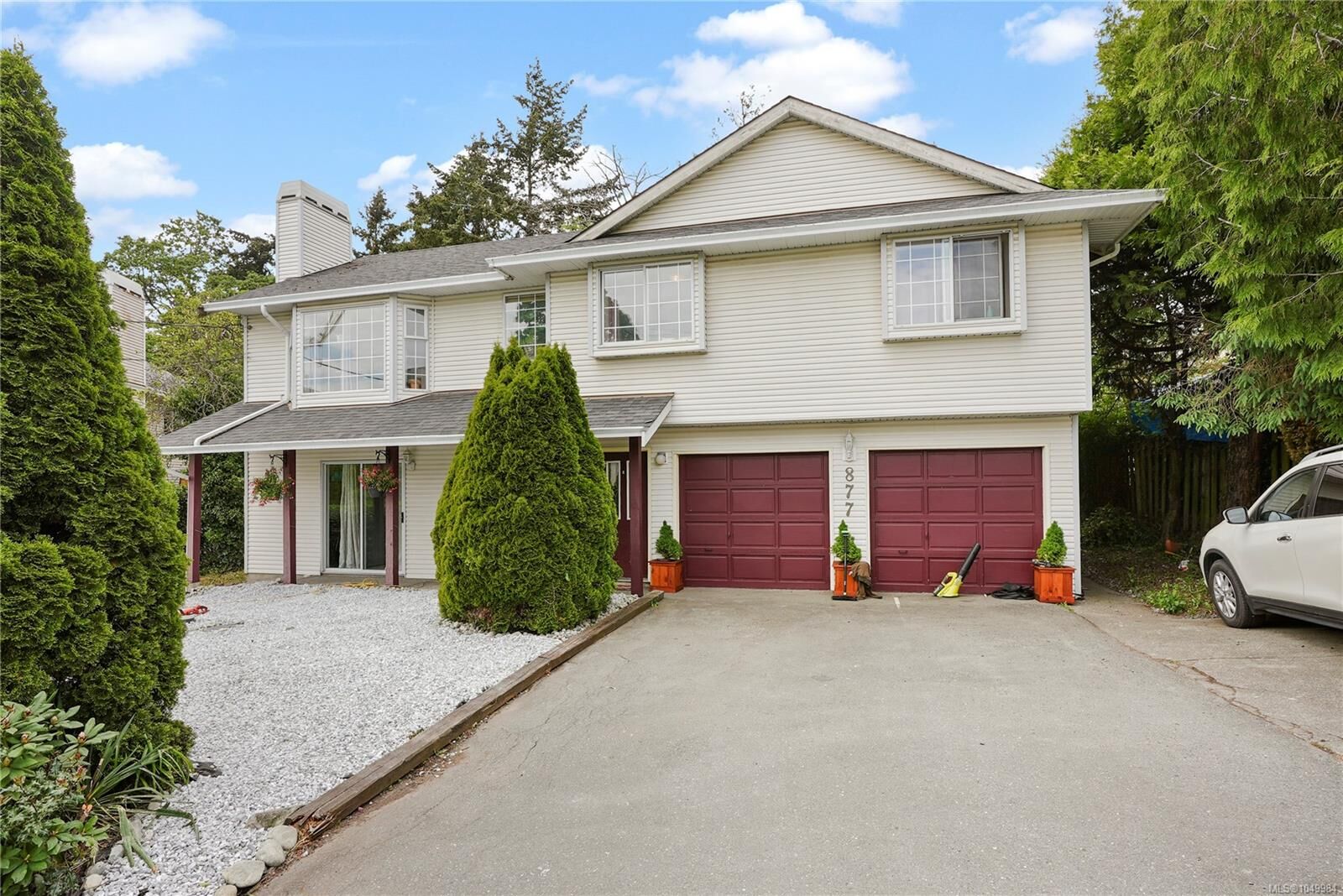 Property Photo:  877 Admirals Rd  BC V9A 2P1 