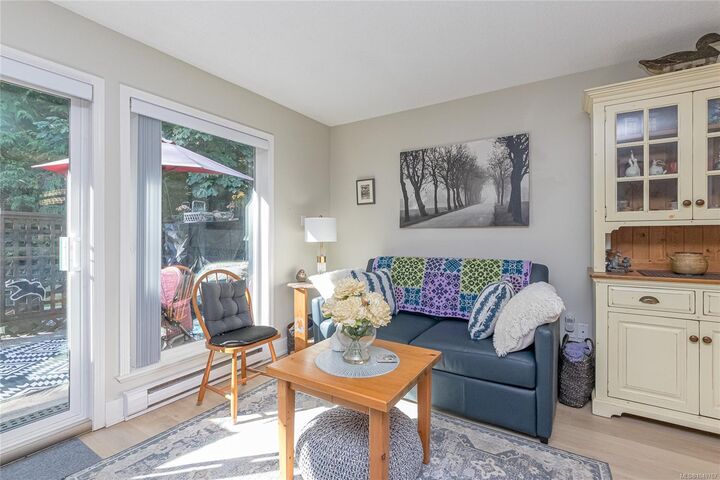 Photo de la propriété:  3350 Island Hwy W #8  BC V9K 2S2 