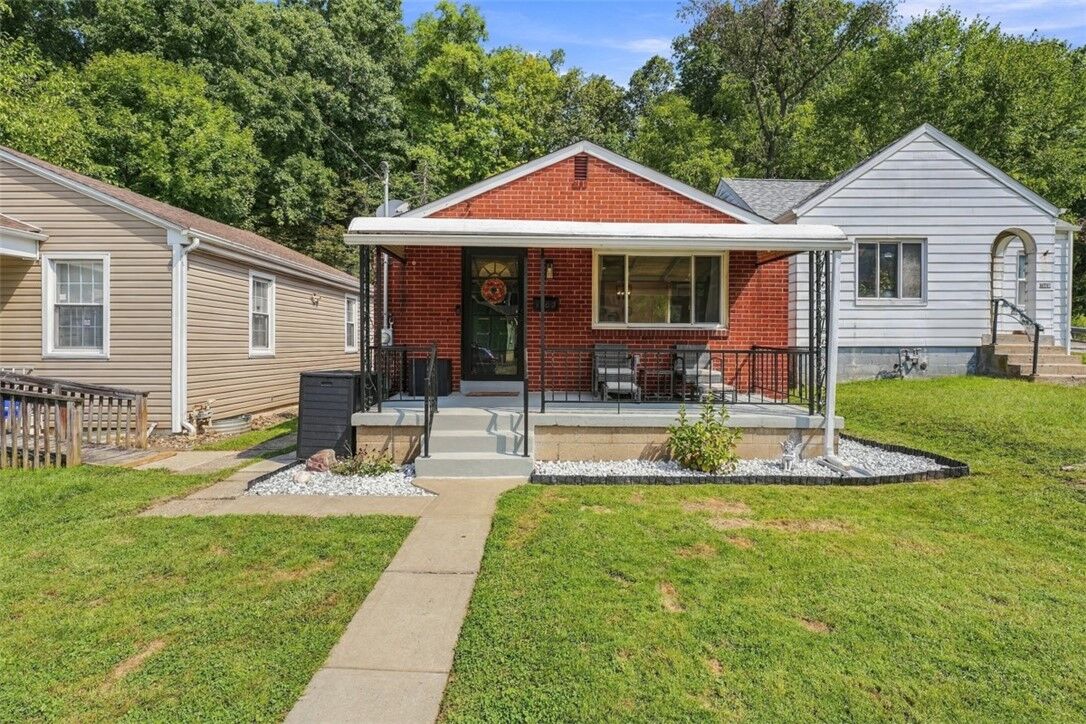 Property Photo:  1502 Walters Ave  PA 15209 
