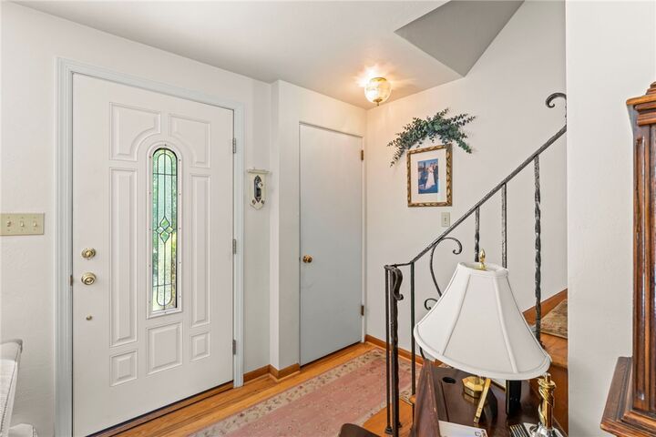 Property Photo: 1050 Larchdale Drive PA 15243