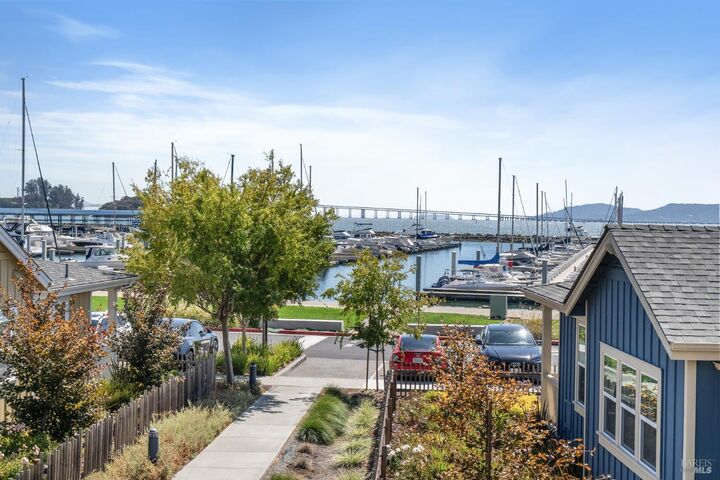 Property Photo:  11 Bayharbor Way  CA 94901 