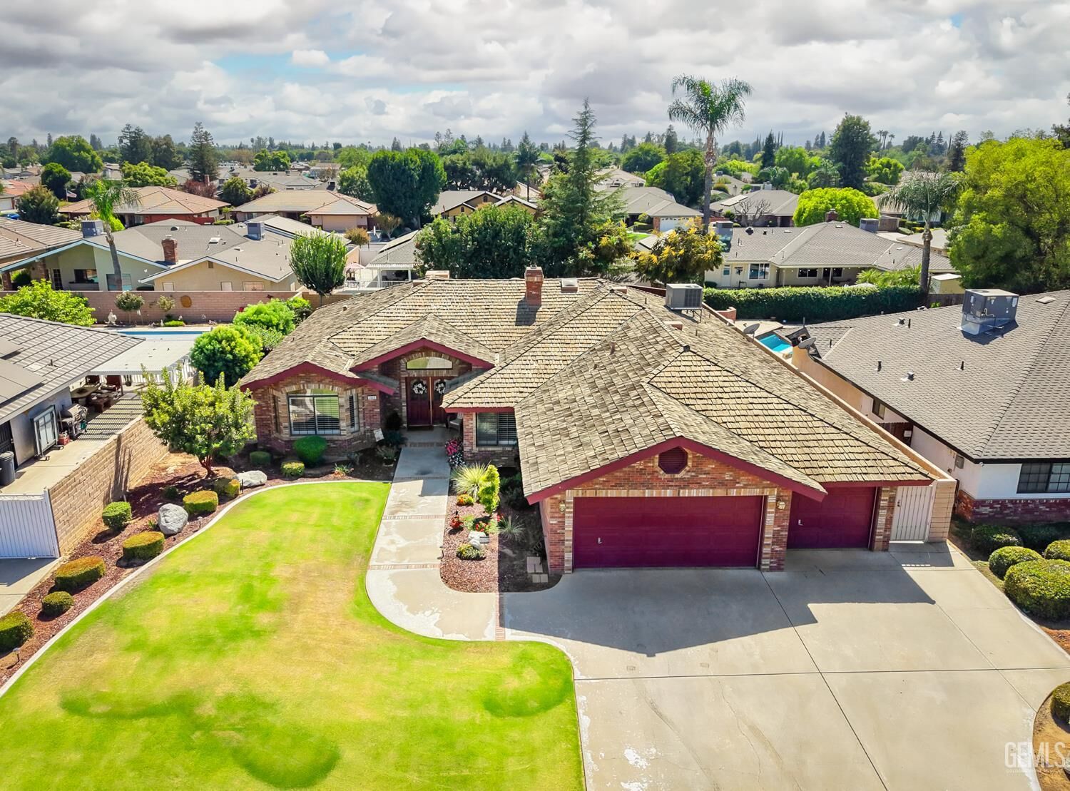 Property Photo: 7409 Lovetta Drive CA 93308
