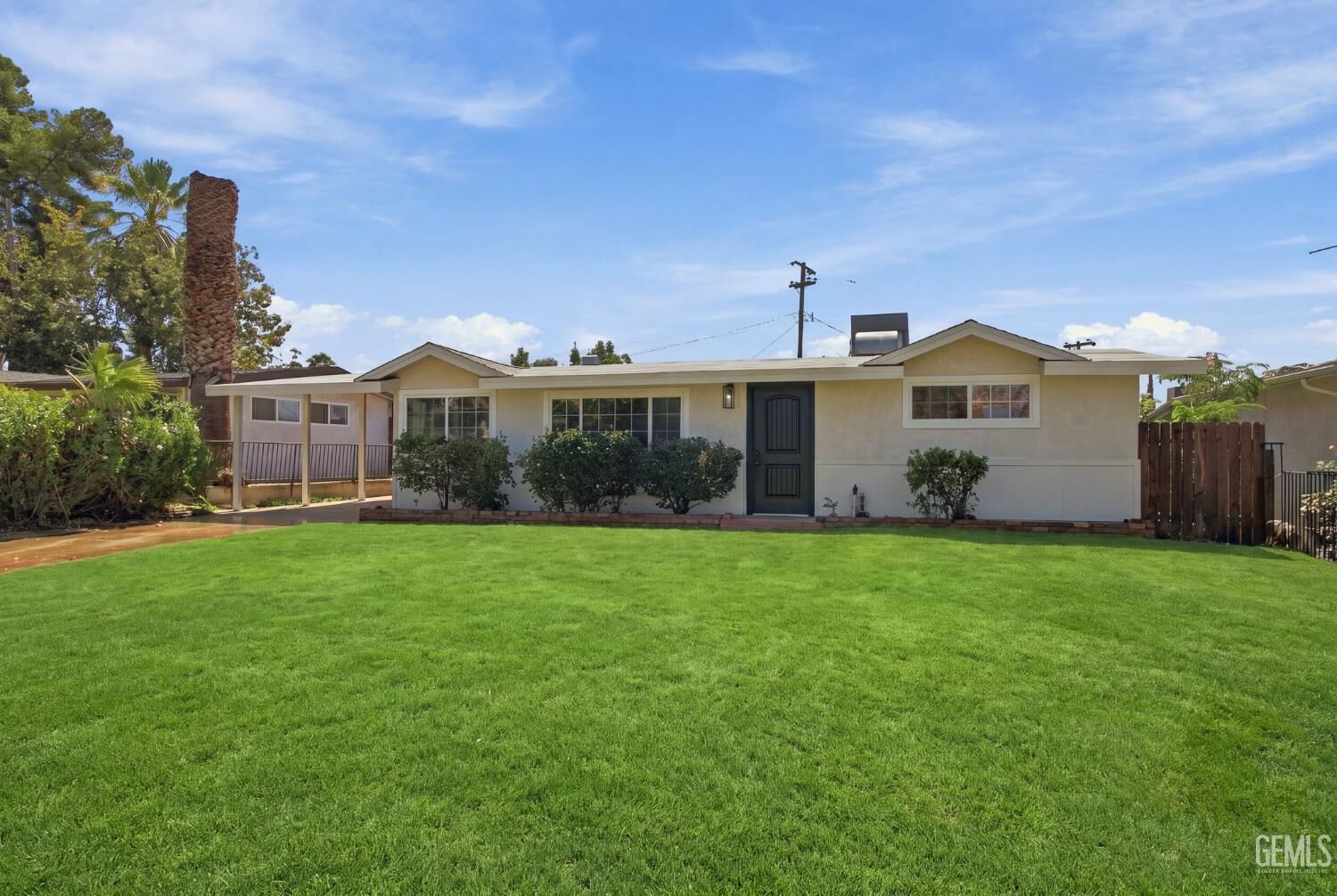 Property Photo: 1005 Oberlin Court CA 93305