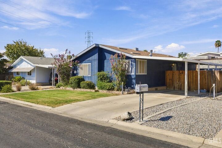 Property Photo:  131 Set Lane  CA 93308 
